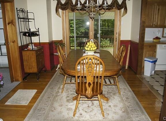 Cheery Dining Room offers four (4) forms of access to include Ki