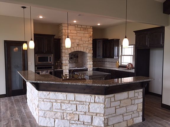 4th image of 1044 NE Rock Ridge Rd