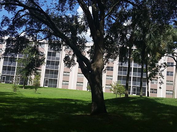 4th image of 8720 Shadow Wood Blvd #105