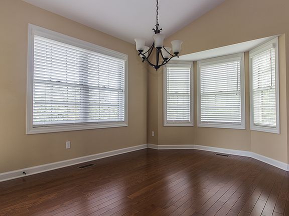 5th image of 804 Boxwood Ct