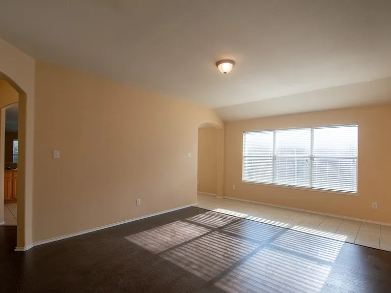 3725 Sapphire St — Photo 6