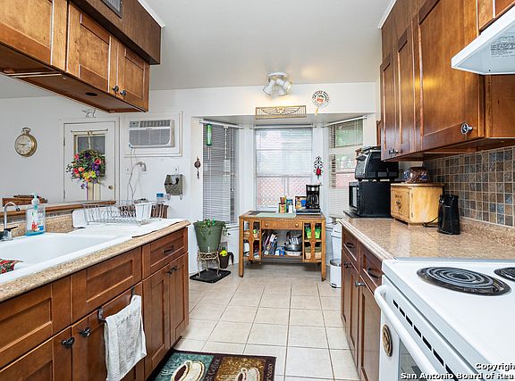 5th image of 204 Sunnyland Dr