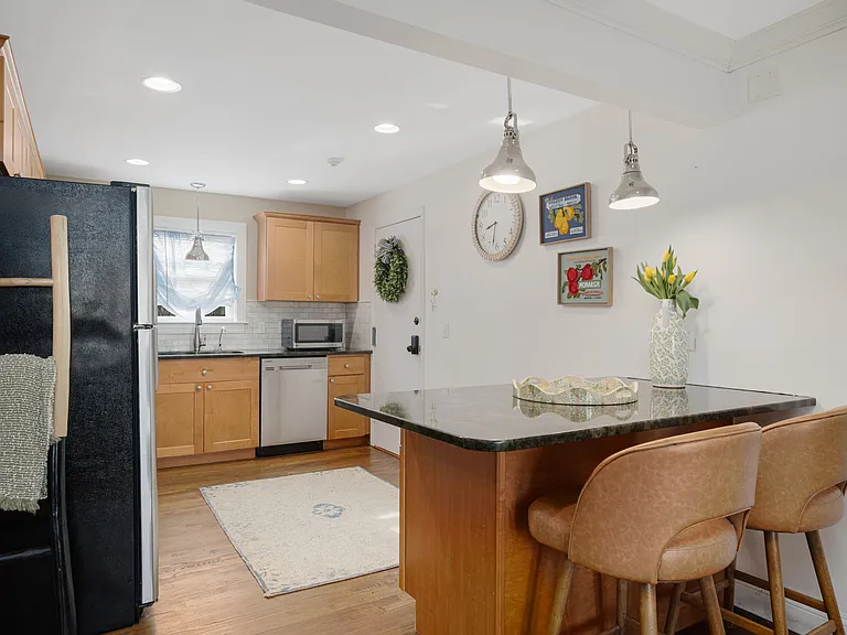 70 Carroll Ave #706 — Photo 6