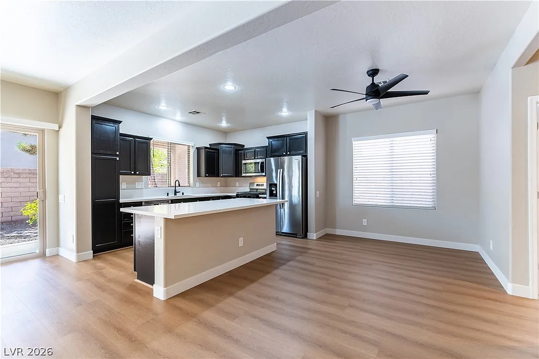 3 bed, 2.5 bath, 1719 sqft, $2,495 — Photo 4