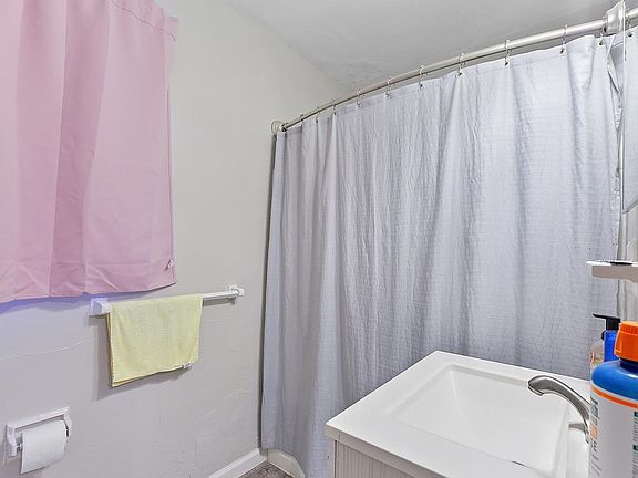 5th image of 1659 Mayhew St #1659/1661