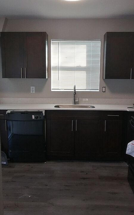 1st image of 701 E Hanlon St