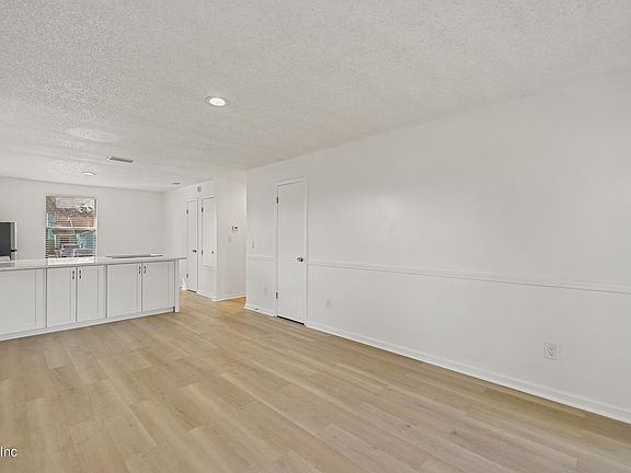2nd image of 2791 HIDDEN VILLAGE Drive