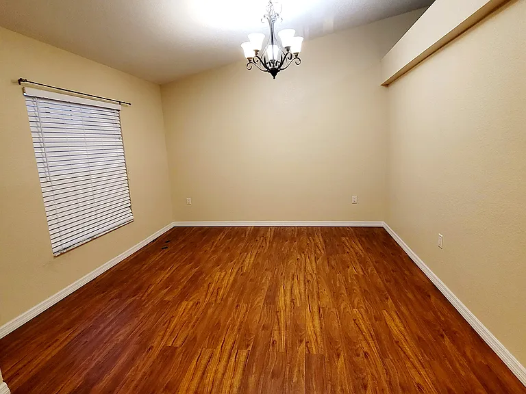12115 Rockford St — Photo 8