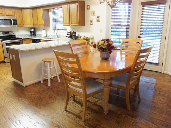 4th image of 6135 Ivy Woods Ct