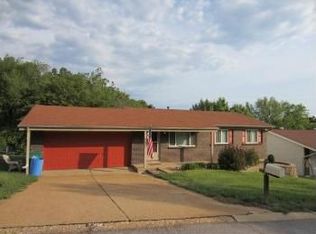 5021 Country Manor Dr, Imperial, MO 63052
