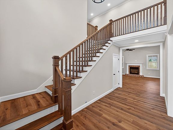 3rd image of 384 S Old Kentucky Rd