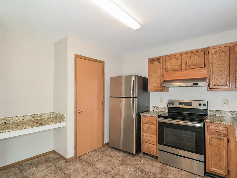 402 Waterside Dr — Photo 9
