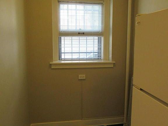 3rd image of 1220 N Marion St APT 6