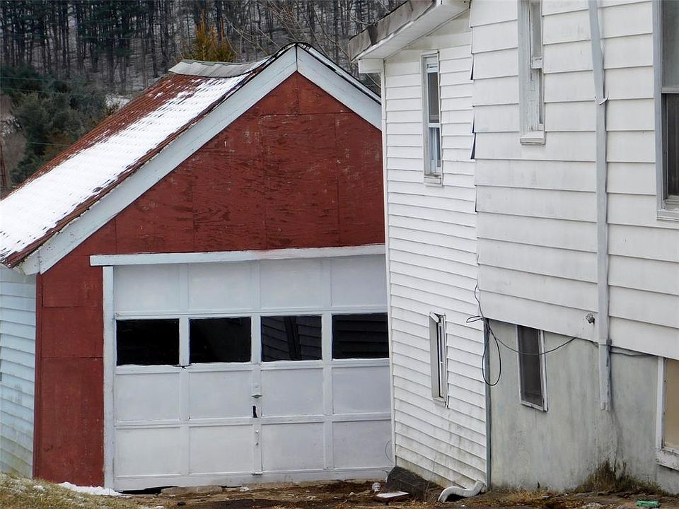 2nd image of 112 Pearl Ave
