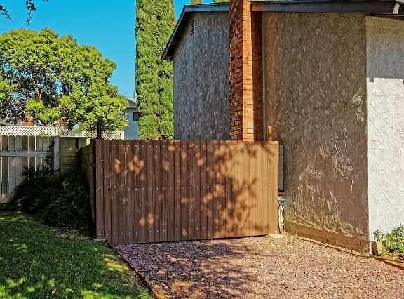 5th image of 2384 N Cragmont Ct