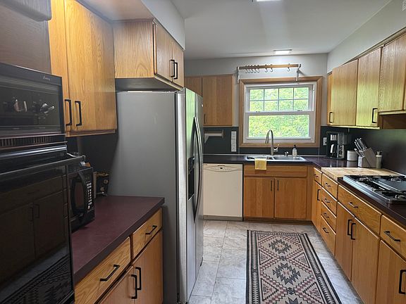 5th image of 1122 W Green St