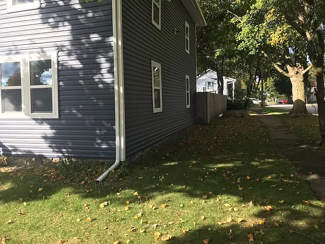 4 bed, 2051 sqft, $2,195 — Photo 4