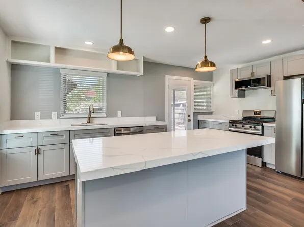 711 Winston St, Dallas, TX 75208