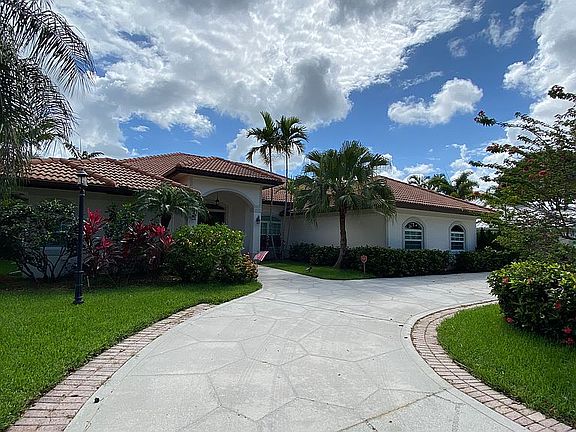 3rd image of 18976 SE Coral Reef Ln