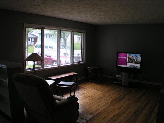 3rd image of 22 Parklane Cir
