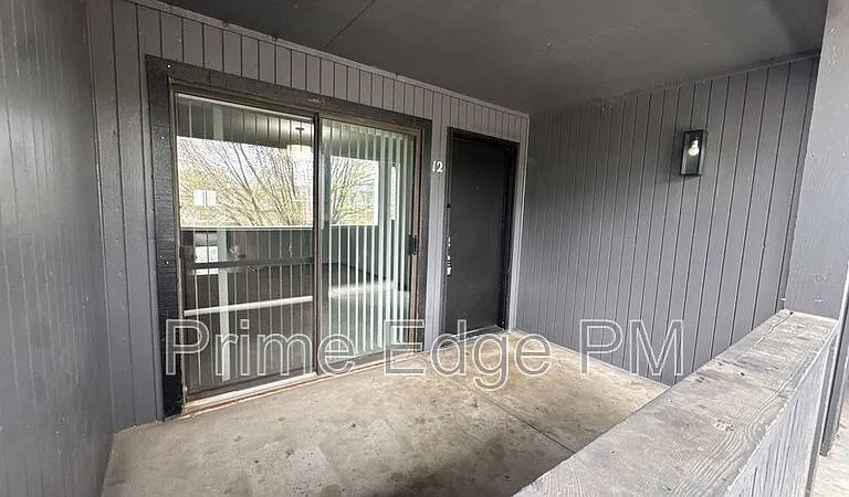 1121 N 28th St #12 — Photo 3