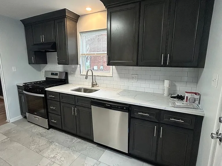 506 Crescent Boulevard Ext — Photo 18