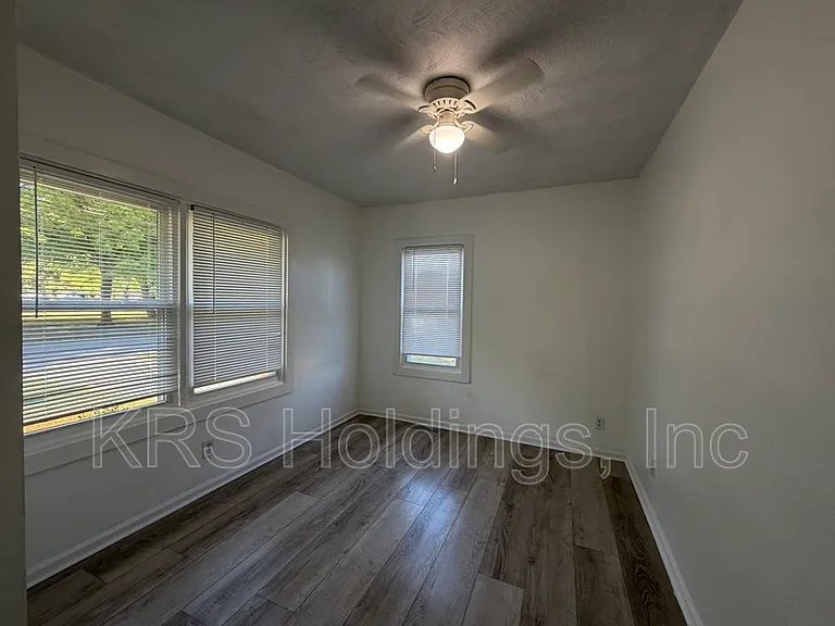 903 Freedom Ave — Photo 3