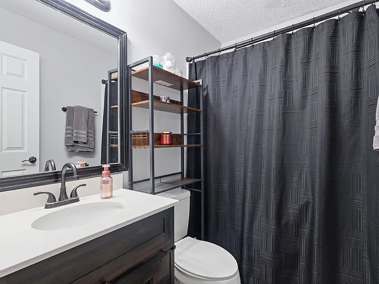 688 Debbie Dr — Photo 14