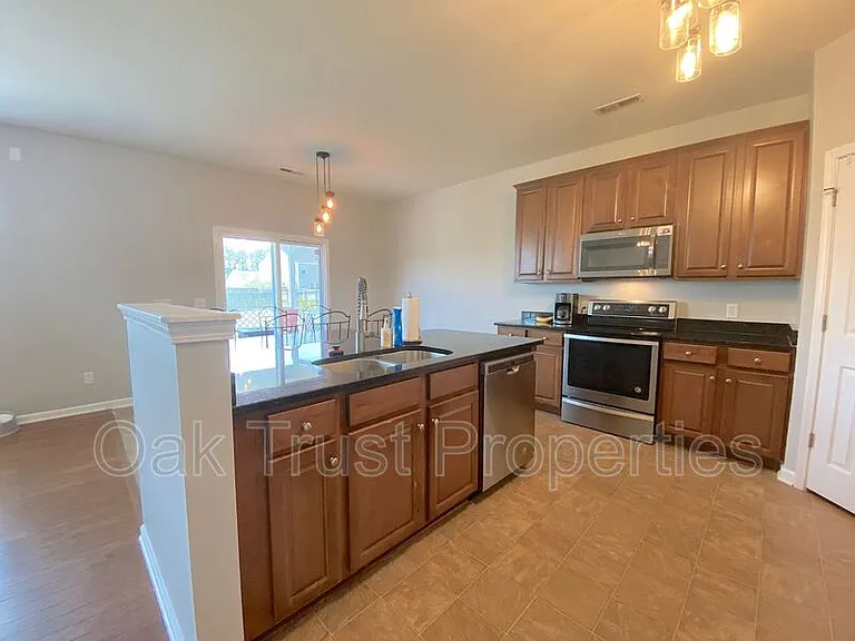 701 Greymohr Ln — Photo 7