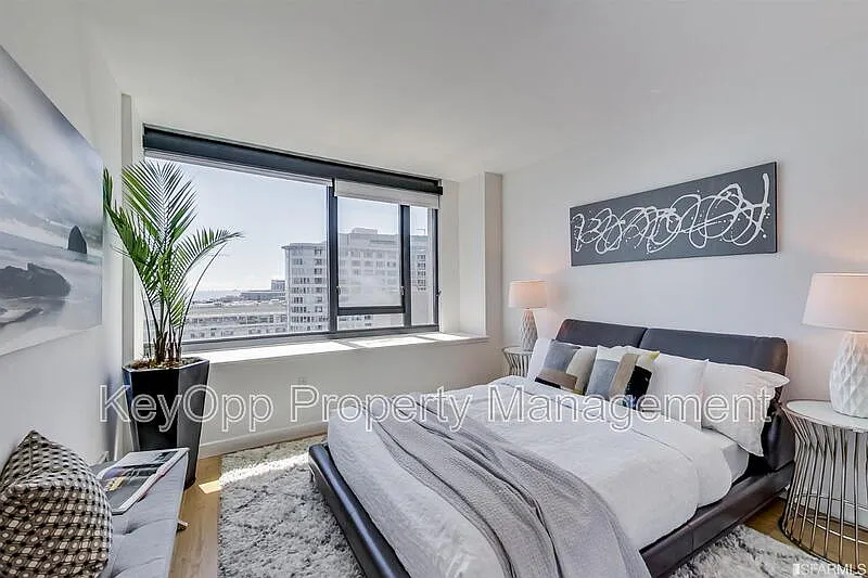 1 bed, 1.0 bath, 903 sqft, $5,495 — Photo 3