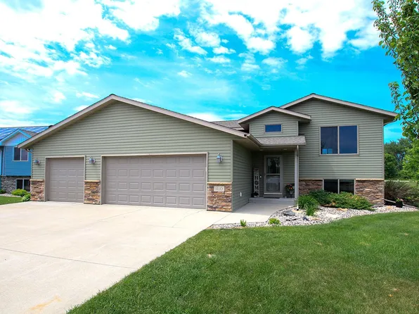 1110 Bluejay Dr SW, Hutchinson, MN 55350