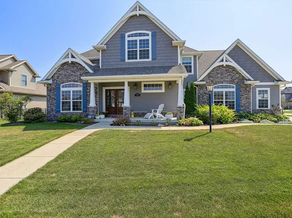 601 Lake Falls Blvd, Savoy, IL 61874