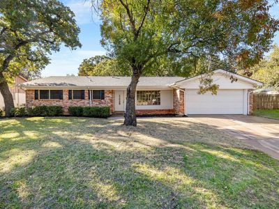 425 Moore Creek Rd, Hurst, TX, 76053