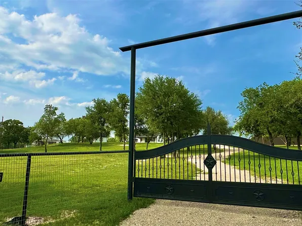 400 Timber Wild Dr, Weatherford, TX 76087