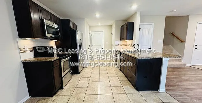 9440 N Baltimore Ave — Photo 3