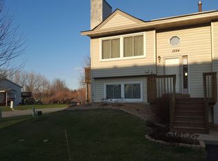 1294 Deercliff Ln, Eagan, MN 55123