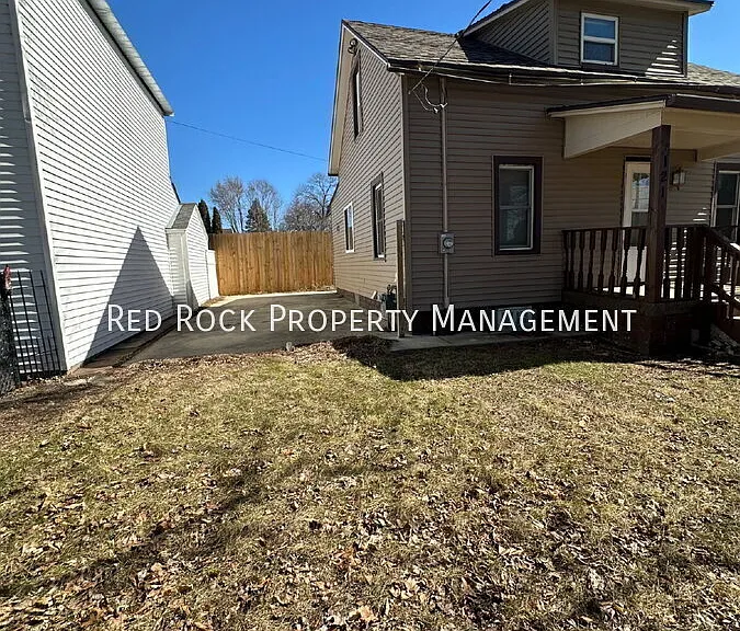 121 Hackett St — Photo 2