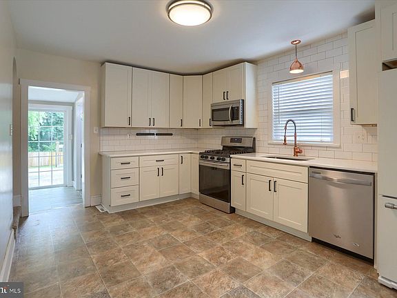 3rd image of 505 Valley St