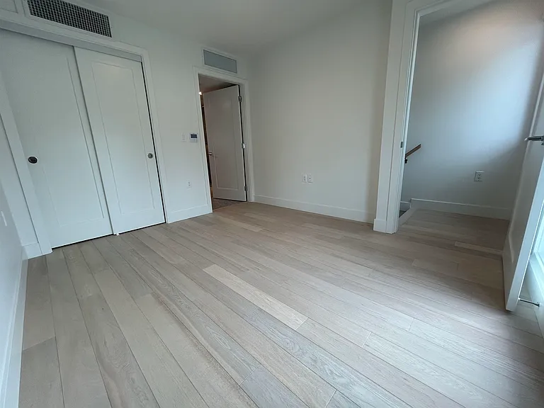 6284 Oak St — Photo 6