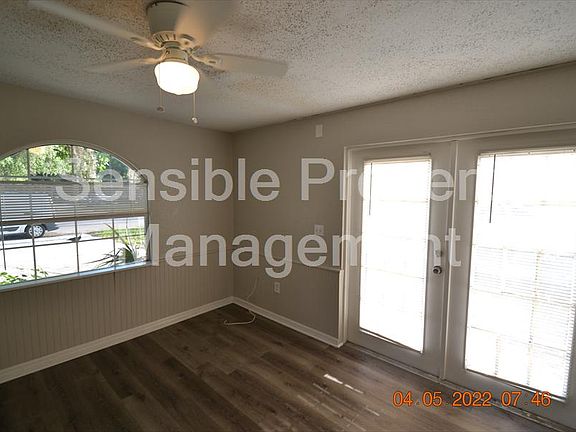 4th image of 917 E Lotus Ave