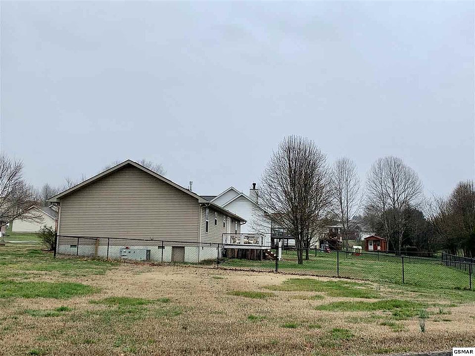 2nd image of 1606 Country Meadows Dr