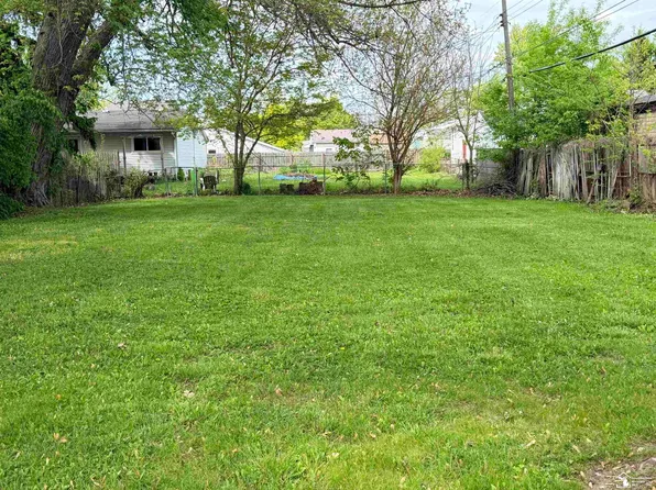 2042 Cloverdale Dr, Monroe, MI 48161