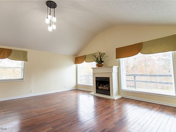 4th image of 127 Clark St