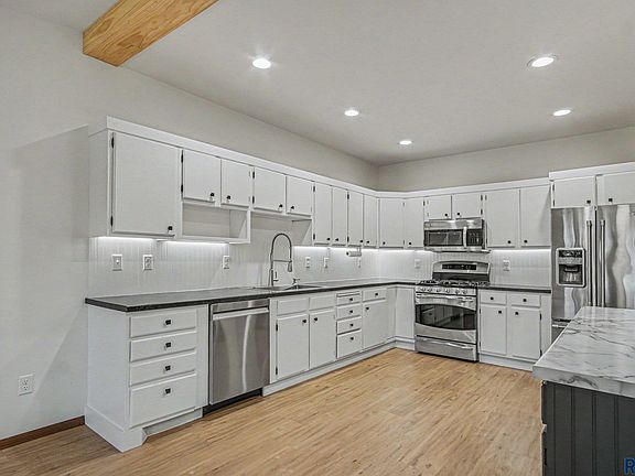4th image of 5207 E Valley Oaks Pl