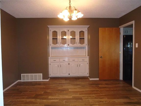 4th image of 304 Westmeadow Dr