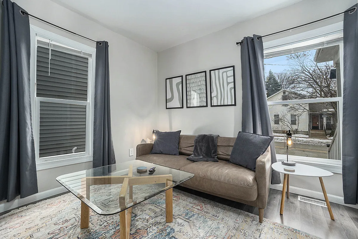 Building Photo - 415 6th St NW #2
