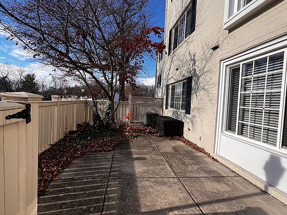 3rd image of 1417B N Van Dorn St Unit B