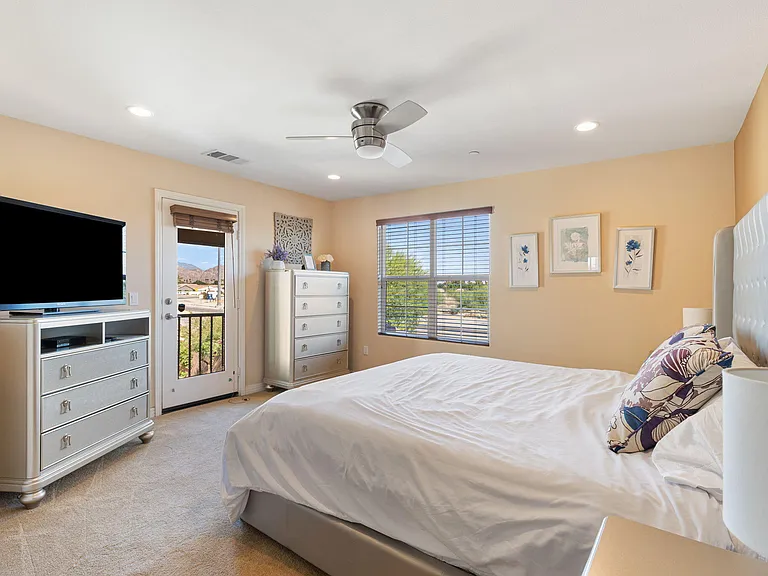 52050 Rosewood Ln #52050 — Photo 3