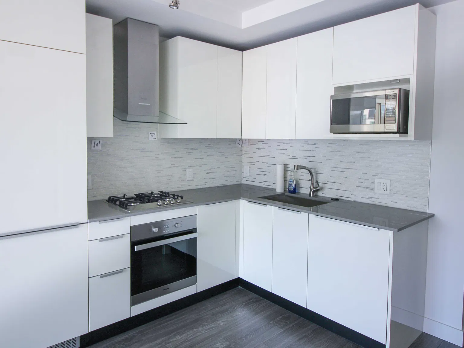 1283 Howe Street Vancouver — Photo 2