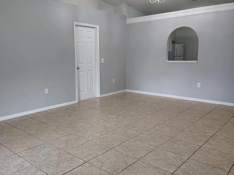 4100 Mendenwood Ln — Photo 6